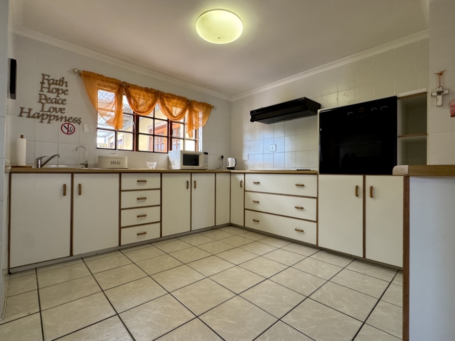 6 Bedroom Property for Sale in Haasendal Western Cape